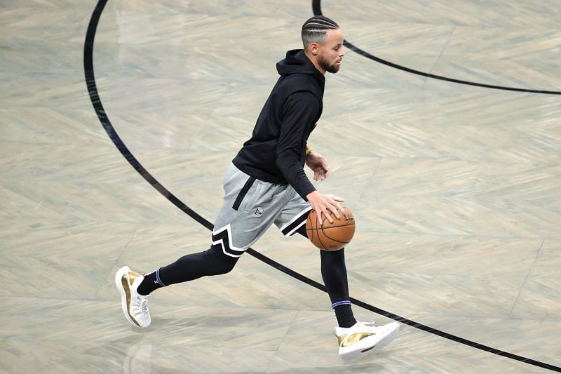 Stephen Curry warms up ahead of the Golden State Warriors v Brooklyn Nets game