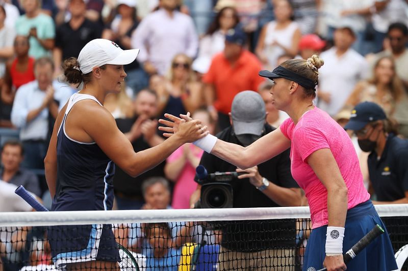 Ashleigh Barty (L) shakes hands with Vera Zvonareva after their match at the 2021 US Open
