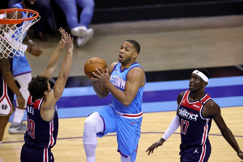 Houston Rockets Eric Gordon going up for a layup