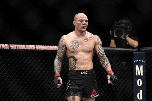 Anthony Smith fighting Glover Teixeira the month after home invasion.