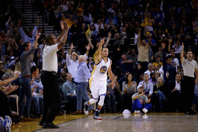 Stephen Curry scores a three vs the Golden State Warriors