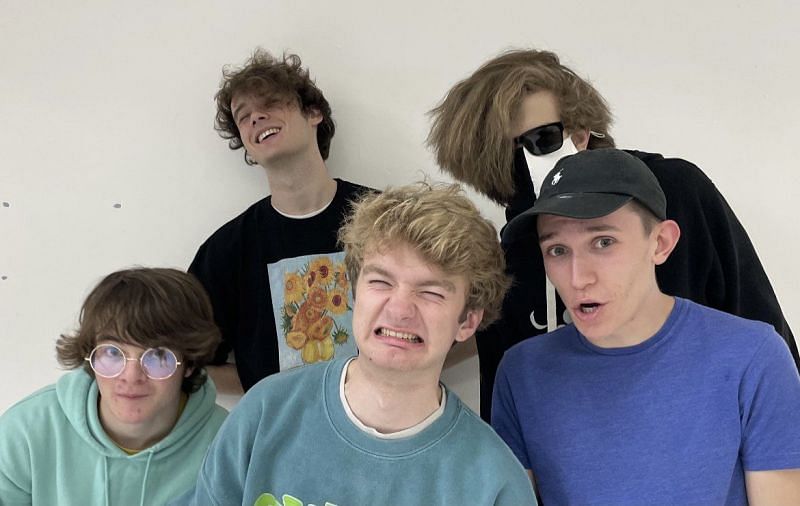 Tommy, Ranboo, Tubbo, Wilbur, and Jack Manifold posing (Image via TommyInnit on Twitter)