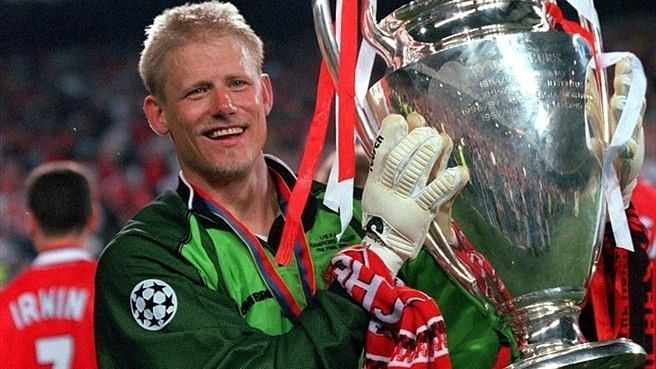 Peter Schmeichel with the 1999 Champions League trophy