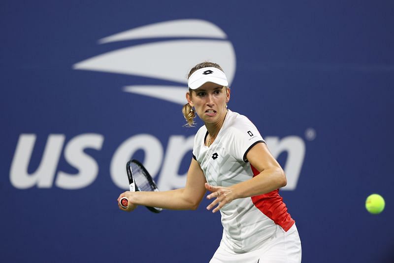 Elise Mertens prepares to strike a forehand during the 2021 US Open