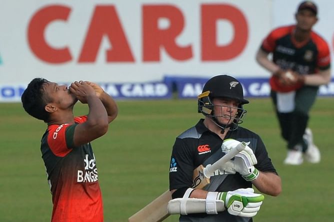 "We were a little bit too high in numbers based on the surface" - New Zealand coach after a dismal batting show against Bangladesh in the first T20I