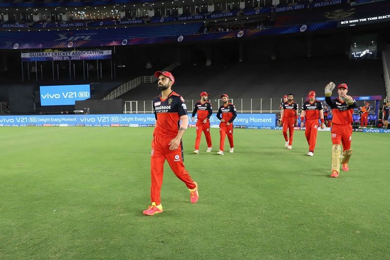 विराट कोहली आरसीबी टीम के साथ (Photo Credit - IPL)