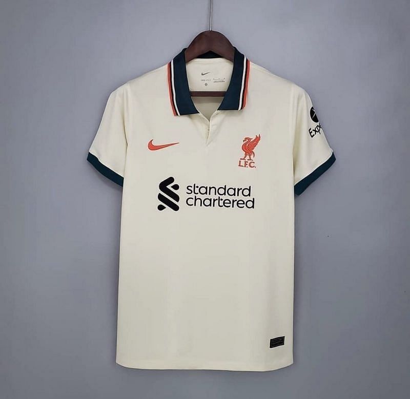 Liverpool&#039;s off-white away kit (Image via @SiaranBolaLive, Twitter)