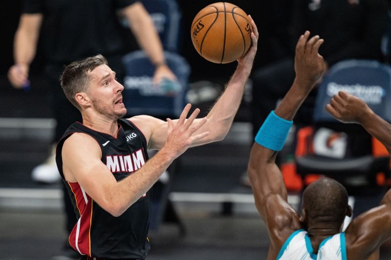 5 Active NBA point guards with the highest field goal shooting percentage