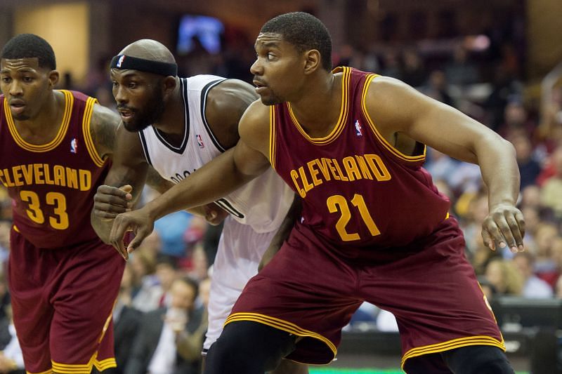 Andrew Bynum (#21) of the Cleveland Cavaliers looks for a rebound.