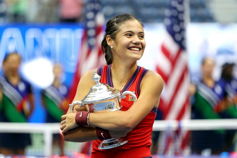 Emma Raducanu with her 2021 US Open trophy