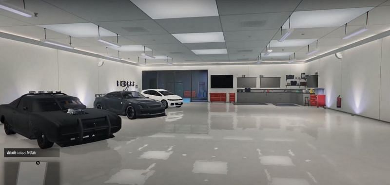 The 10-car parking garage of Apartment 10 in 3 Alta St. Towers in GTA Online (Image via Rockstar Games)