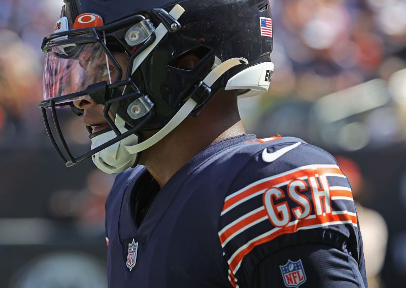 Bears QB Justin Fields named PFF's Rookie of Week 8