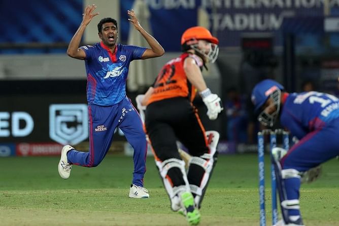 IPL 2021 - रविचंद्रन अश्विन की गेंदबाजी पर उठे सवाल, एम एस धोनी का किया जिक्र
