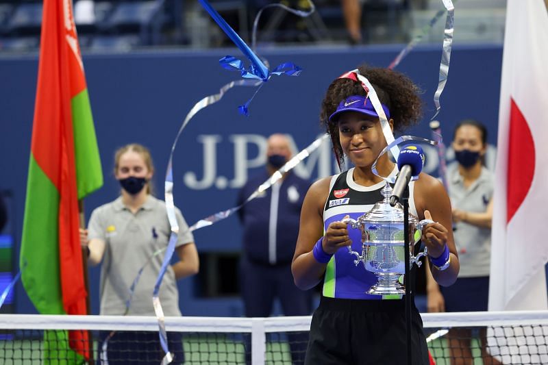 Naomi Osaka with the 2020 US Open trophy