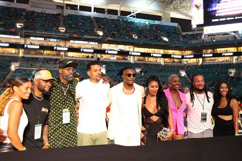Stephen Jackson, Matt Barnes, Brandon Marshall and others pose for a photo at the contracted exhibition boxing match between Floyd Mayweather and Logan Paul.