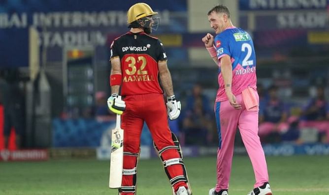 IPL 2021 - क्रिस मॉरिस की खराब गेंदबाजी पर फैन्स को याद आए 16 करोड़ रूपये, ट्विटर पर प्रतिक्रियाएं