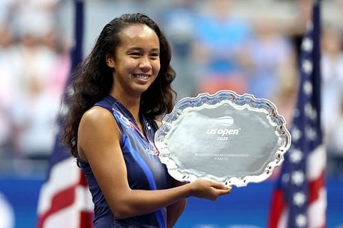 Leylah Fernandez with the 2021 US Open runners up trophy.