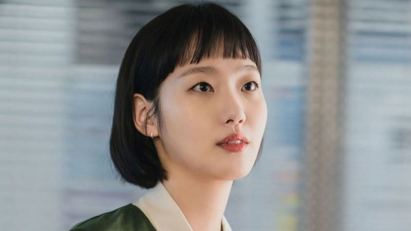 Yumi&#39;s Cells episode 1: Kim Go-eun has a crush on junior employee Minho,  but struggles with her feelings