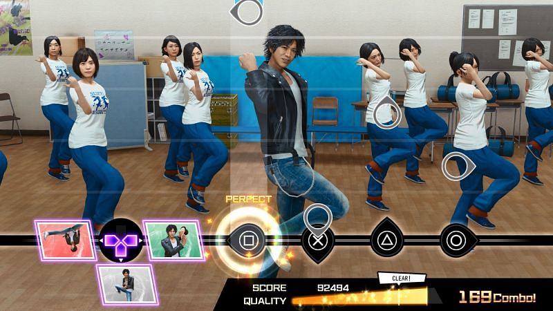 Yagami heling the dance club to practice (Image via SEGA)