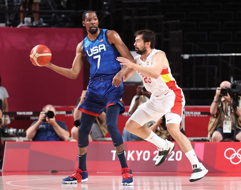 Kevin Durant in action against Spain in the Tokyo Olympics.