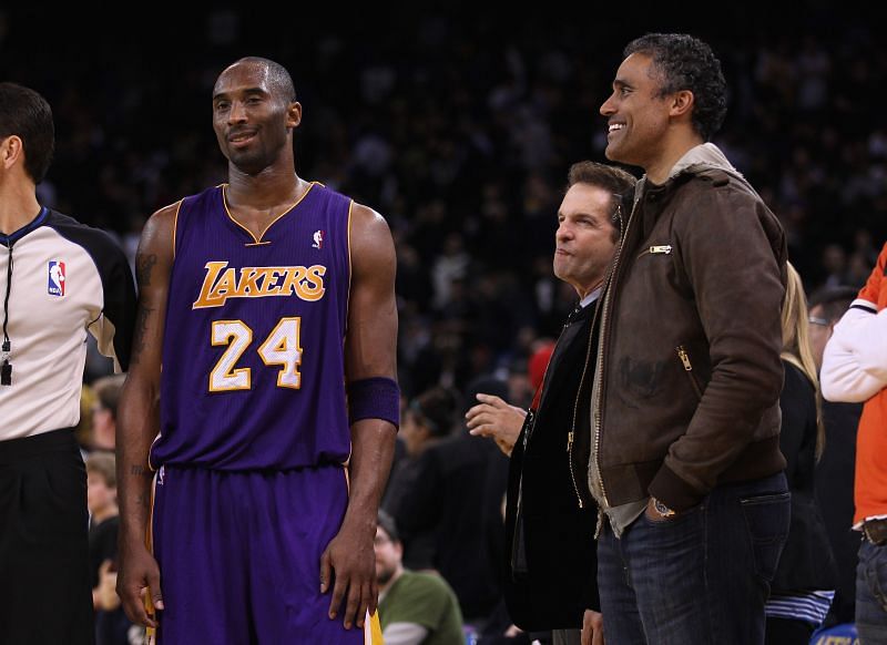 Kobe Bryant #24 of the Los Angeles Lakers talks to former NBA player Rick Fox