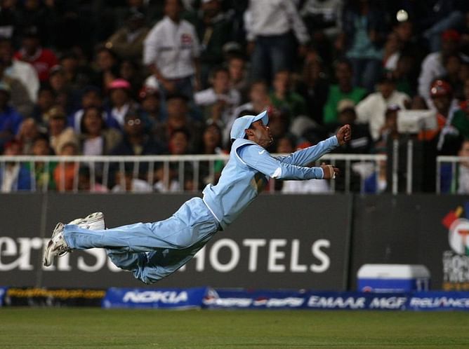 "I don't know how MS Dhoni does that" - Robin Uthappa recalls incident from 2007 T20 World Cup match