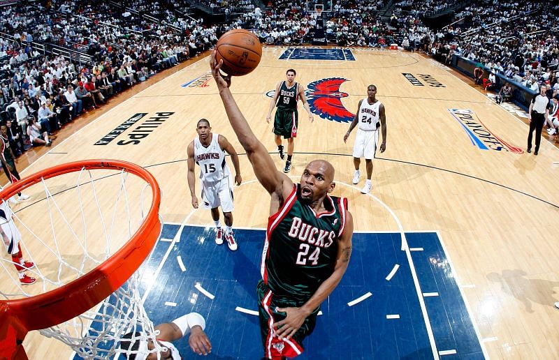 Jerry Stackhouse dunks the ball during an NBA game.