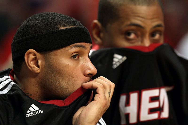 Eddie House #55 (L) and Jamaal Magloire #21 (R) of the Miami Heat