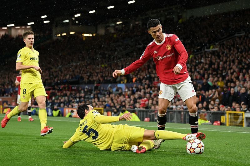 Manchester United beat Villarreal 2-1