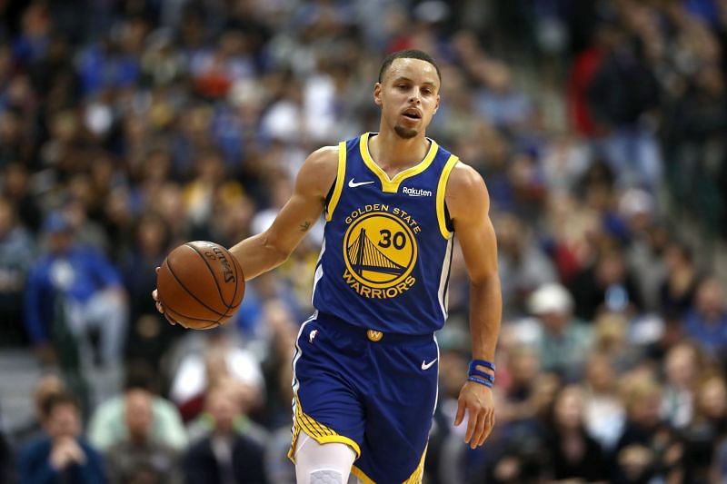 Stephen Curry brings the ball up at the Golden State Warriors v Dallas Mavericks game