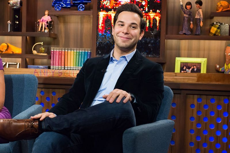 Skylar Astin recently broke up with Lisa Stelly (Image via Getty Images)
