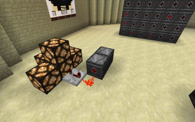 A Minecraft observer clock powering redstone lamps (Image via Minecraft)