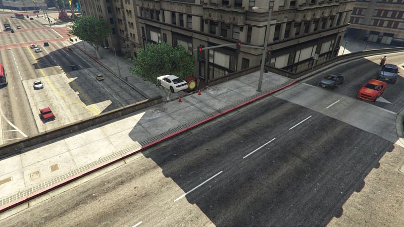 A fairly easy jump in GTA 5 (Image via Rockstar Games)