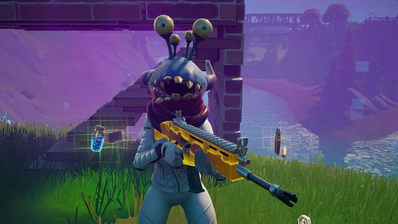 Alien parasites in Fortnite can be helpful if used correctly (Image via thenerdstash/Twitter)