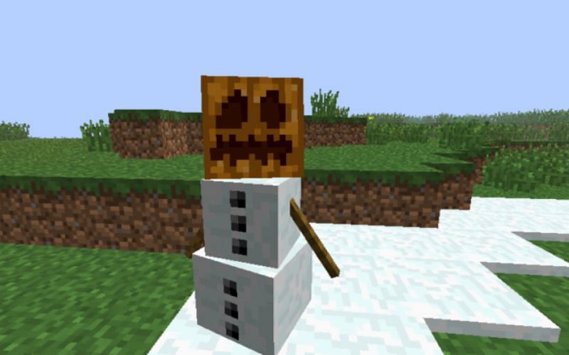 A Minecraft snow golem with a trail of snow behind it. Image via Minecraft.