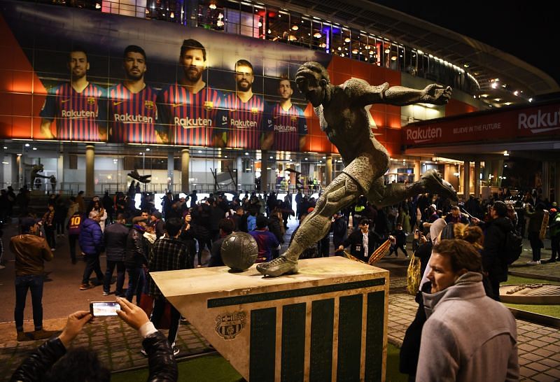 Kubala&#039;s statue outside Camp Nou