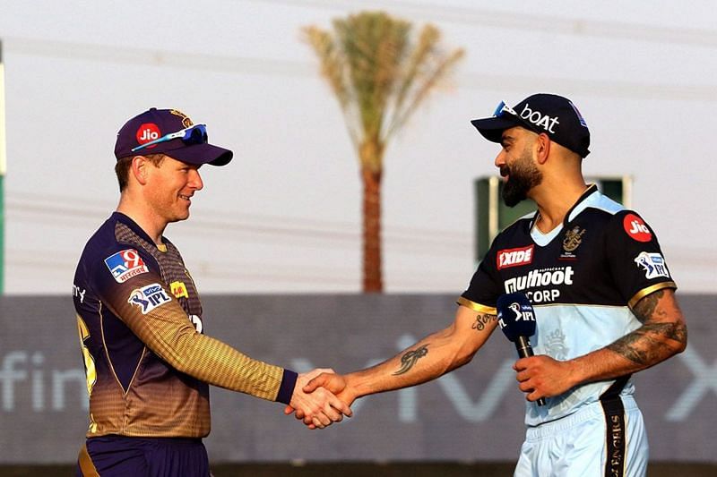 Royal Challengers Bangalore captain Virat Kohli (R) came out for the toss in the new blue kit (Image Courtesy: IPLT20.com)