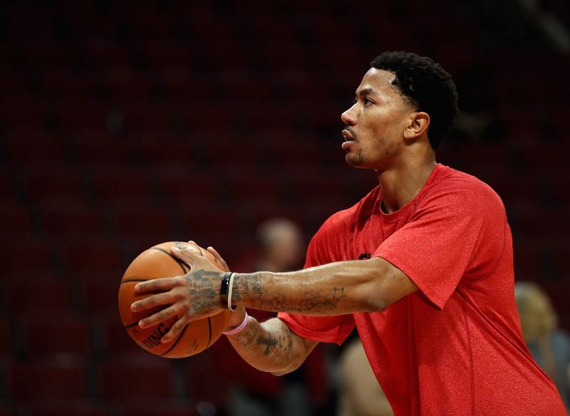 Derrick Rose warms up before an NBA game.