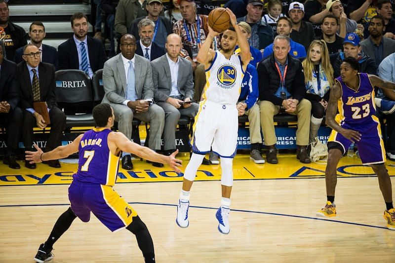 Stephen Curry against the LA Lakers in 2016-17 [Source: The San Francisco Examiner]