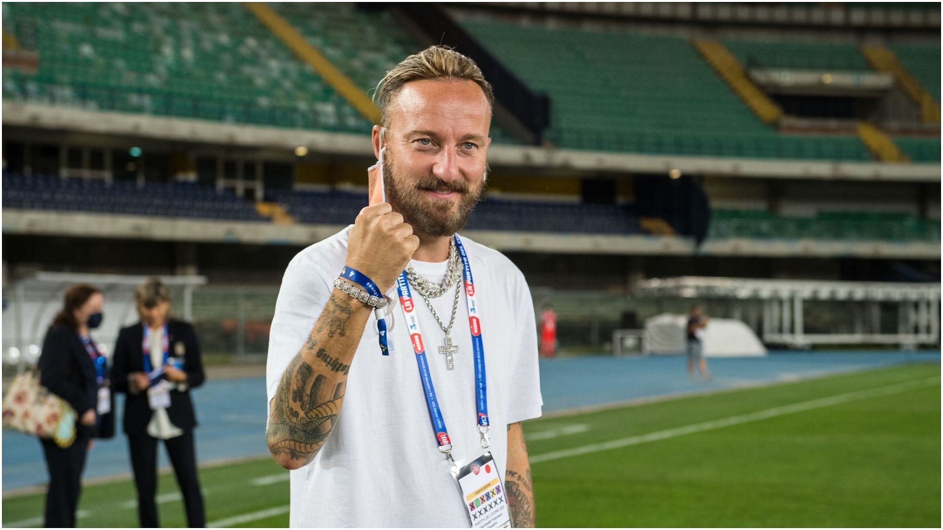 Francesco Facchinetti at the Match of the Heart live from the Bentegodi Stadium in Verona with the challenges of the teams led by Alessandra Amoroso, Massimo Giletti, Gianni Morandi and Salmo. (Image via Getty Images)
