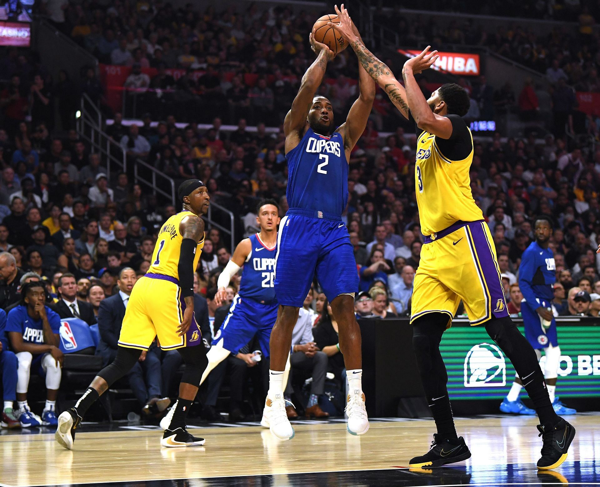 &lt;a href=&#039;https://www.sportskeeda.com/basketball/anthony-davis&#039; target=&#039;_blank&#039; rel=&#039;noopener noreferrer&#039;&gt;Anthony Davis&lt;/a&gt; tries to block a Kawhi Leonard baseline jumper.