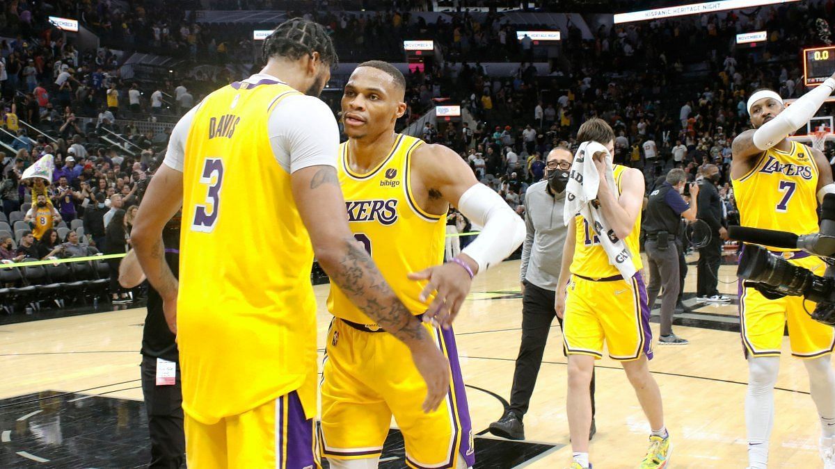 Russell Westbrook and Anthony Davis of the LA Lakers against the San Antonio Spurs