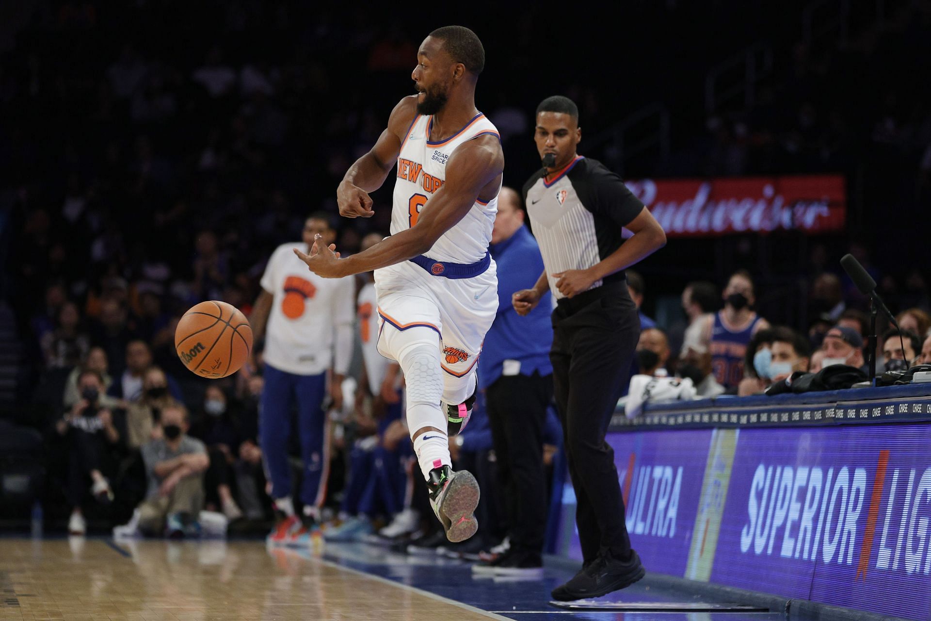 New York Knicks star Kemba Walker passing the ball