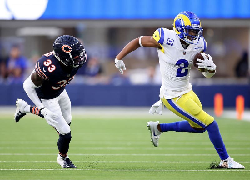 Chicago Bears corner Jaylon Johnson tackles Los Angeles Rams WR Robert Woods