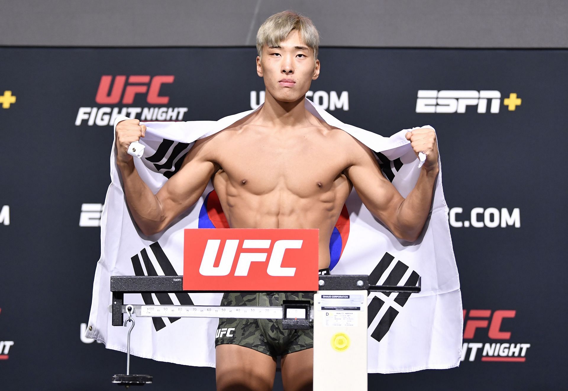 UFC Fight Night: The Korean Zombie v Ige Weigh-in