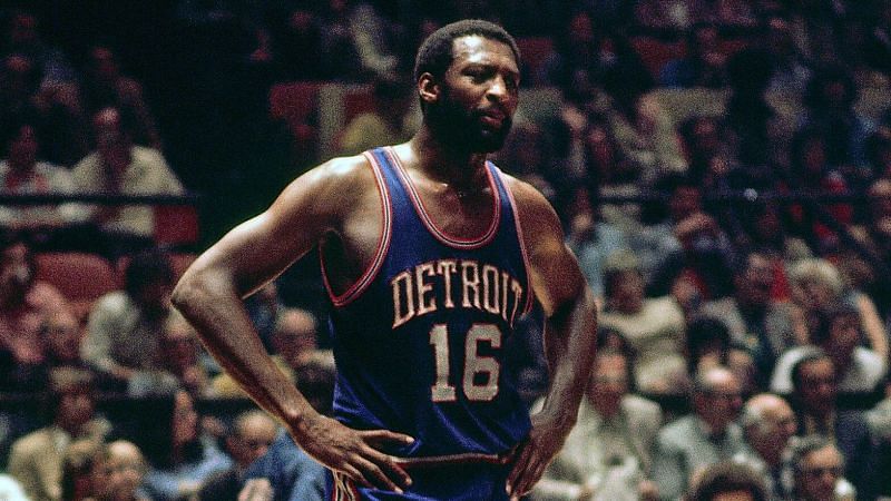 Bob Lanier with the Detroit Pistons.