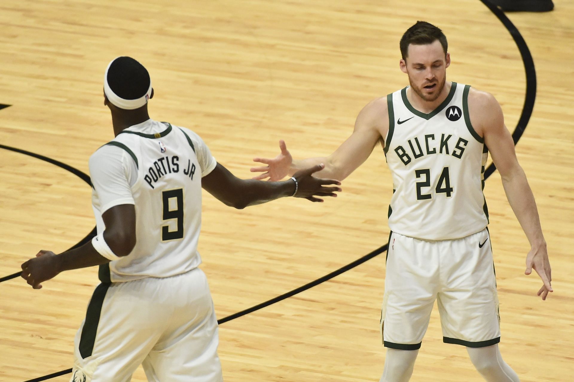 Bobby Portis and Pat Connaughton during a Milwaukee Bucks vs Miami Heat game