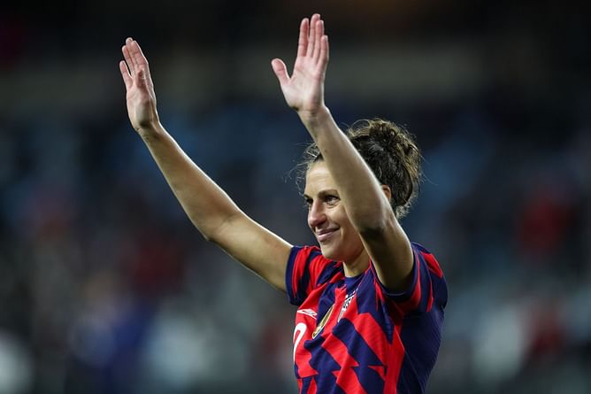 USWNT star Carli Lloyd gets a fitting tribute from Tom Brady upon retirement