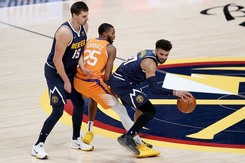 Nikola Jokic and Jamal Murray playing the pick-and-roll against the Phoenix Suns.