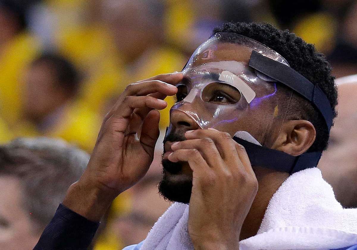 Mike Conley wearing a face mask during the 2015 NBA Western Conference Semis [Source: AP]